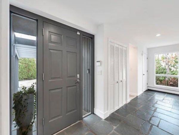 Luxurious 3-Bedroom Retreat in Hampton Bays - Your Coastal Escape Awaits